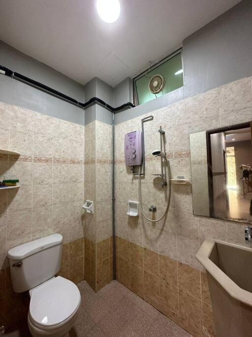 Muslim Suite Home @ Airport Bayan Lepas Penang Luaran gambar